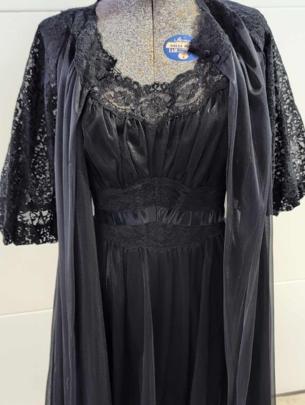 Vanity Fair Boudoir Nylon Lace Nightgown Negligee Two Piece Robe Dressing Set